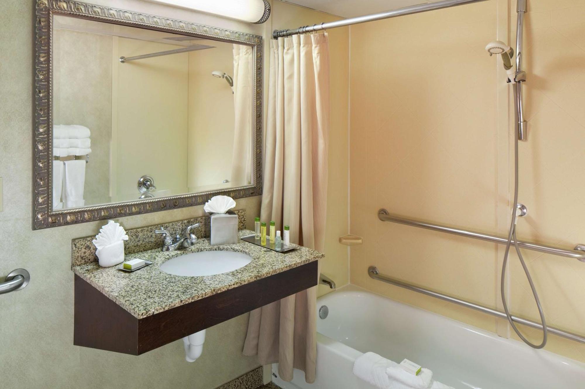 Hotel Doubletree By Hilton Boston-Milford Exterior foto